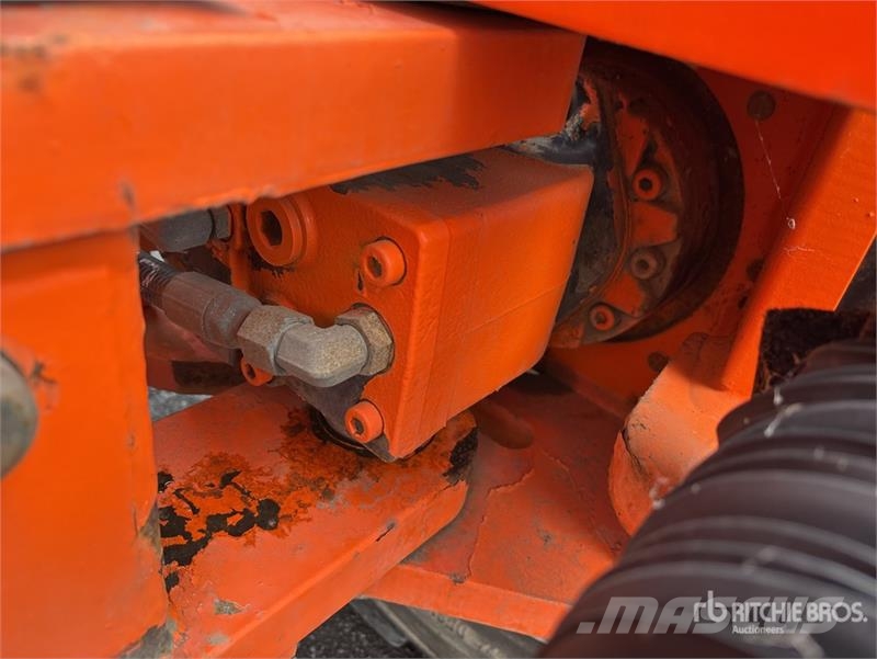 JLG 800 AJ 4WD Diesel Articulating Boom Lift Iseliikuvad poomtõstukid