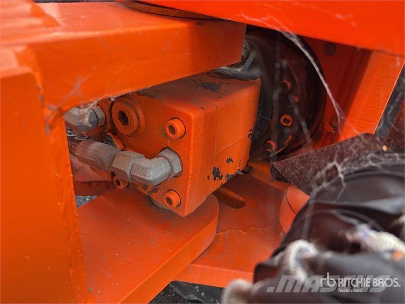JLG 800 AJ 4WD Diesel Articulating Boom Lift Iseliikuvad poomtõstukid