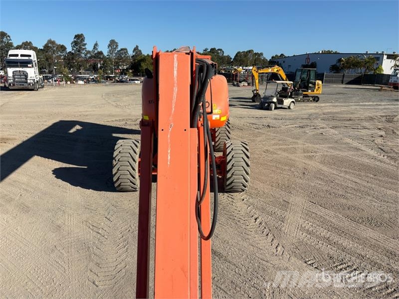 JLG 800 AJ 4WD Diesel Articulating Boom Lift 曲臂高空工作平台