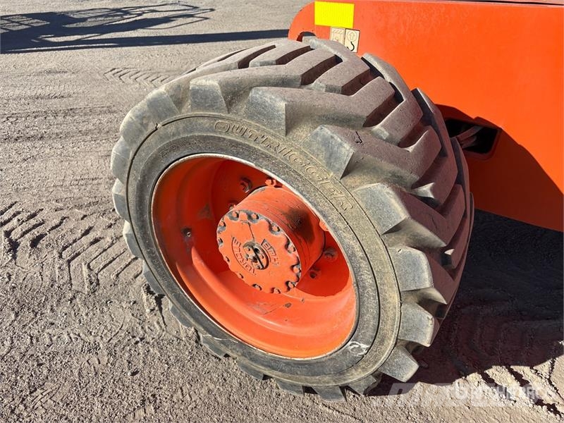 JLG 800 AJ 4WD Diesel Articulating Boom Lift 曲臂高空工作平台