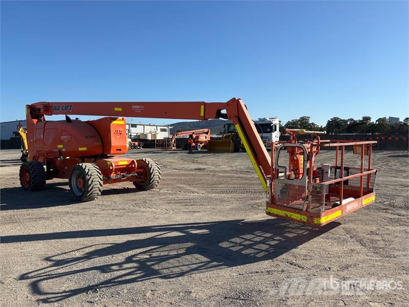 JLG 800 AJ 4WD Diesel Articulating Boom Lift 曲臂高空工作平台