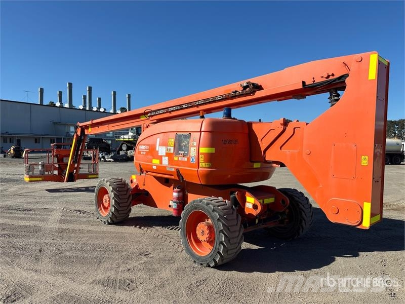 JLG 800 AJ 4WD Diesel Articulating Boom Lift 曲臂高空工作平台