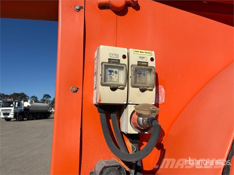 JLG 800 AJ 4WD Diesel Articulating Boom Lift 曲臂高空工作平台