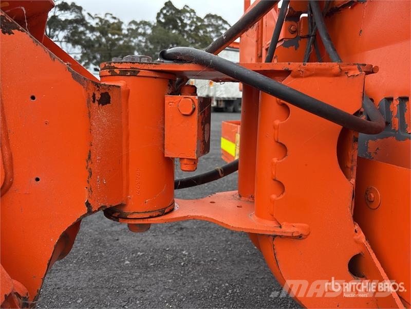 JLG 800 AJ 4WD Diesel Articulating Boom Lift Iseliikuvad poomtõstukid
