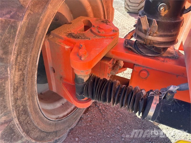 JLG 800 AJ 4WD Diesel Articulating Boom Lift 曲臂高空工作平台