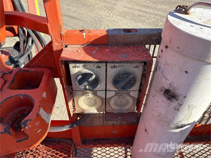 JLG 800 AJ 4WD Diesel Articulating Boom Lift 曲臂高空工作平台