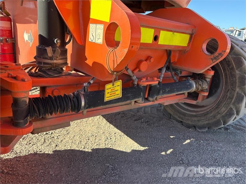 JLG 800 AJ 4WD Diesel Articulating Boom Lift 曲臂高空工作平台