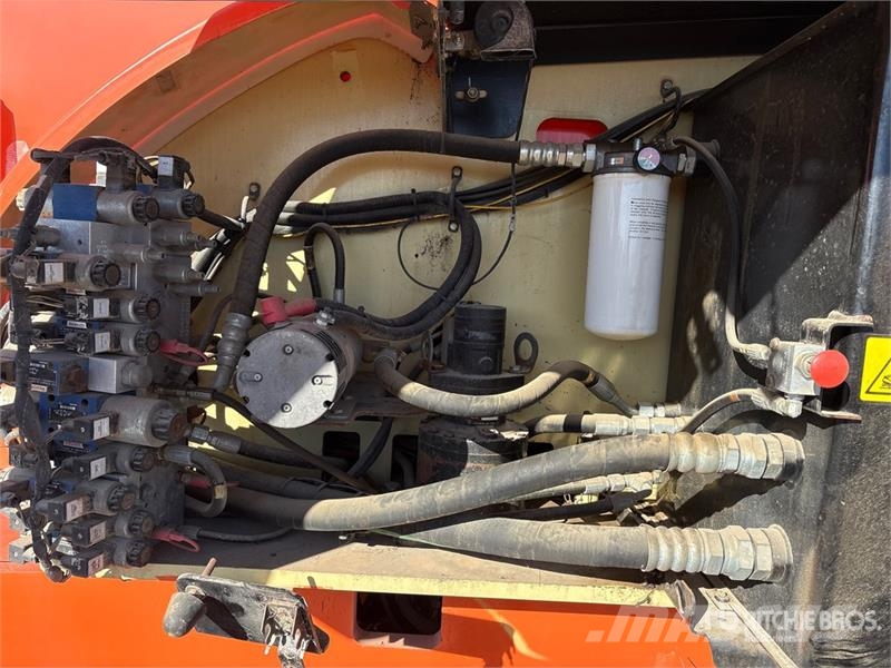 JLG 800 AJ 4WD Diesel Articulating Boom Lift 曲臂高空工作平台