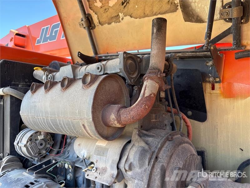 JLG 800 AJ 4WD Diesel Articulating Boom Lift 曲臂高空工作平台