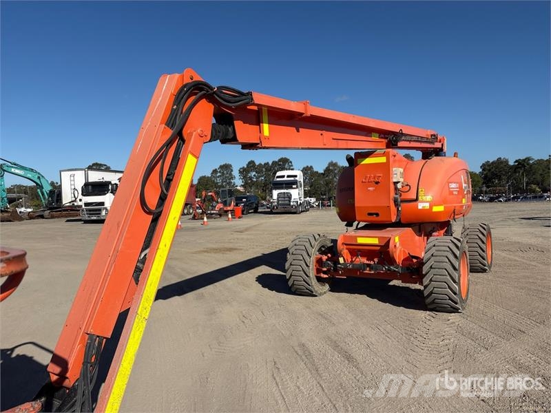 JLG 800 AJ 4WD Diesel Articulating Boom Lift 曲臂高空工作平台