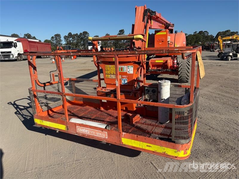 JLG 800 AJ 4WD Diesel Articulating Boom Lift 曲臂高空工作平台