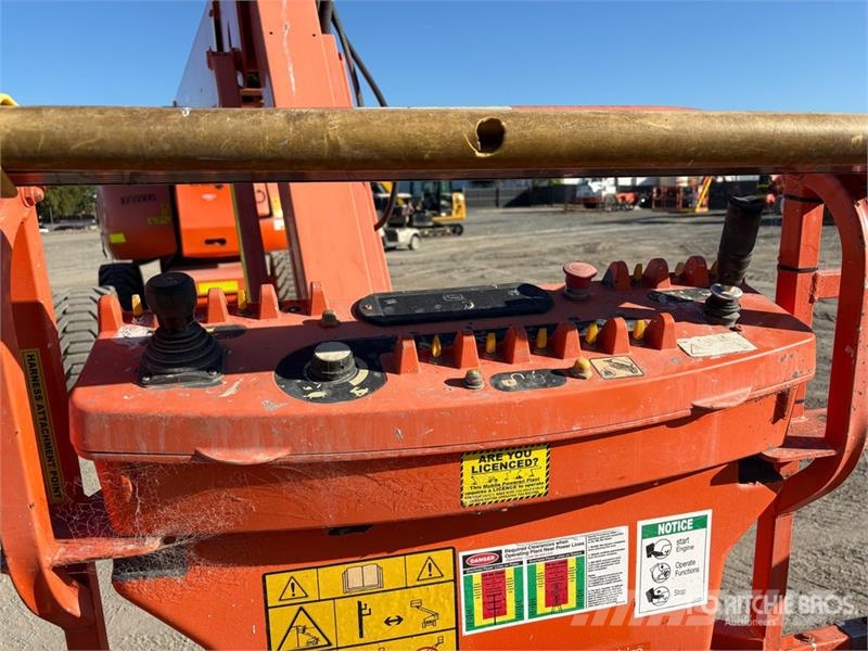 JLG 800 AJ 4WD Diesel Articulating Boom Lift 曲臂高空工作平台