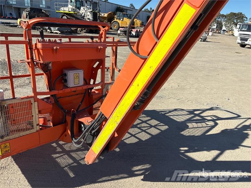 JLG 800 AJ 4WD Diesel Articulating Boom Lift 曲臂高空工作平台