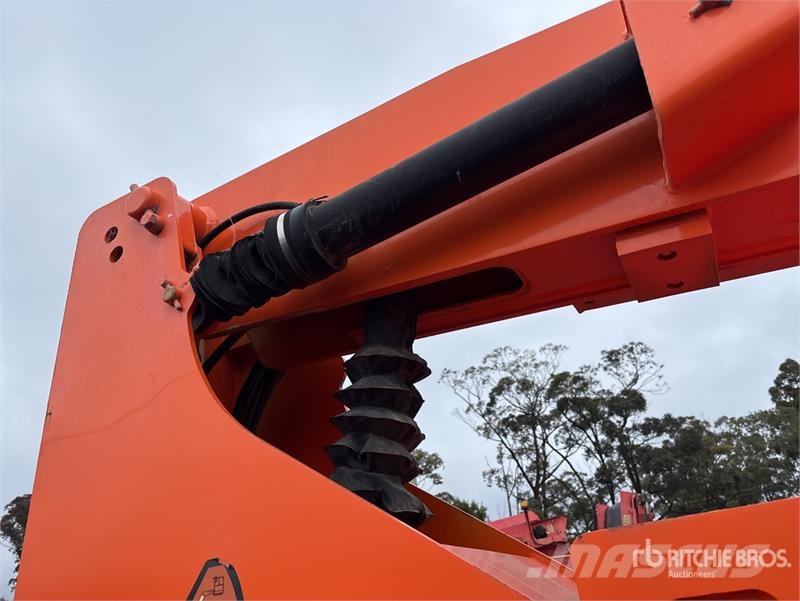 JLG 800 AJ 4WD Diesel Articulating Boom Lift Iseliikuvad poomtõstukid