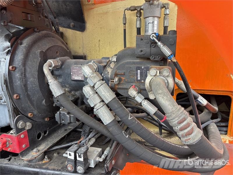 JLG 800 AJ 4WD Diesel Articulating Boom Lift Iseliikuvad poomtõstukid