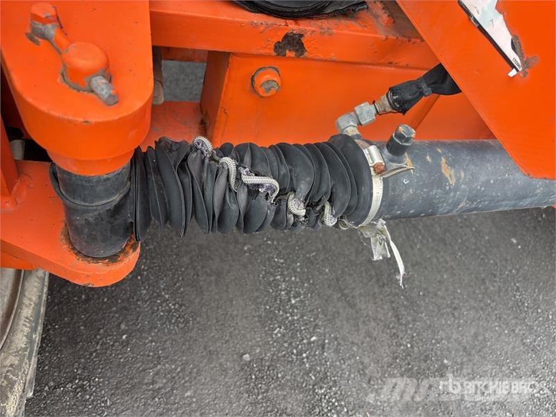JLG 800 AJ 4WD Diesel Articulating Boom Lift Iseliikuvad poomtõstukid