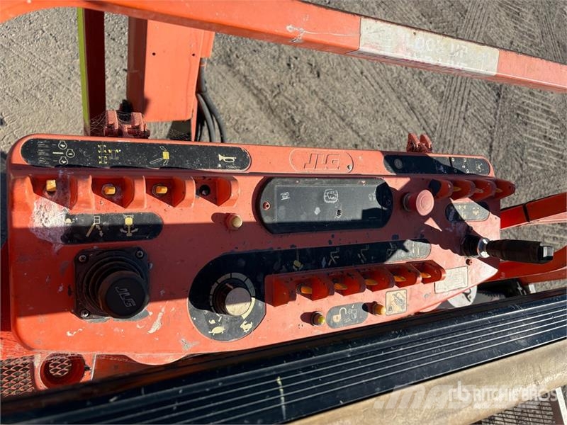 JLG 800 AJ 4WD Diesel Articulating Boom Lift 曲臂高空工作平台
