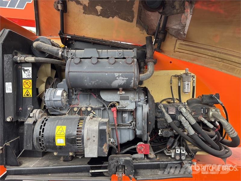 JLG 800AJ 4WD Diesel Articulating Boom Lift Articulated boom lifts