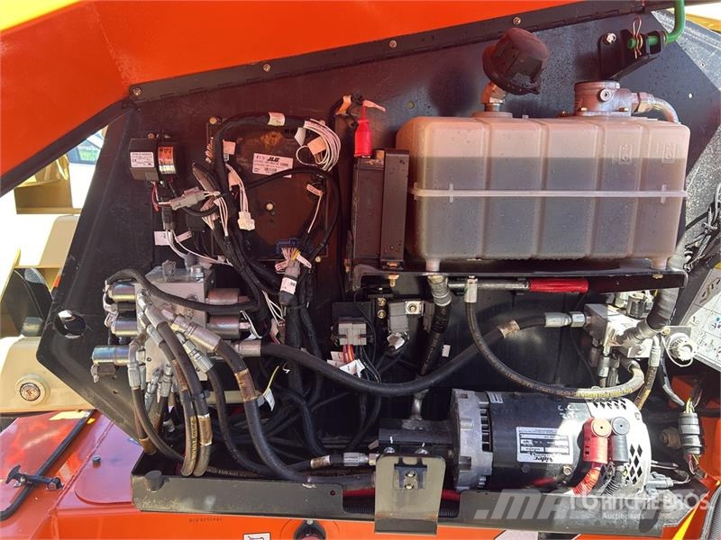 JLG H340AJ 4WD Diesel Articulating Boom Lift Колінчаті підйомники