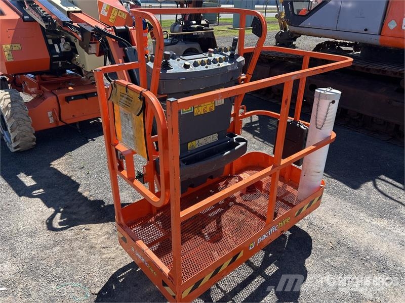 JLG H340AJ 4WD Diesel Articulating Boom Lift Колінчаті підйомники