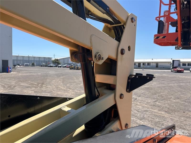 JLG H340AJ 4WD Diesel Articulating Boom Lift Колінчаті підйомники