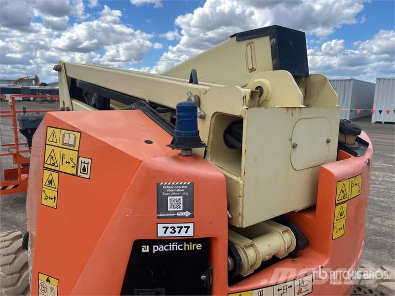JLG H340AJ 4WD Diesel Articulating Boom Lift رافعات سلة مفصلية