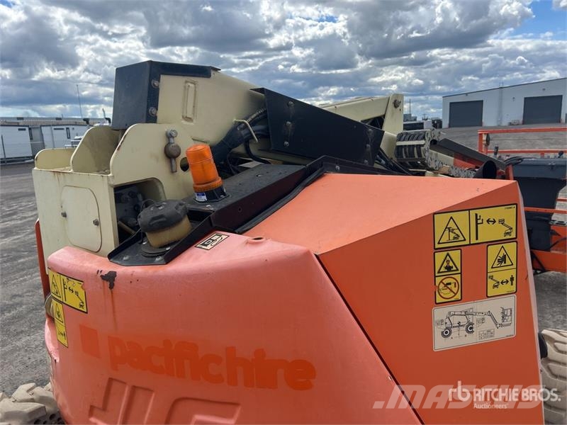 JLG H340AJ 4WD Diesel Articulating Boom Lift رافعات سلة مفصلية