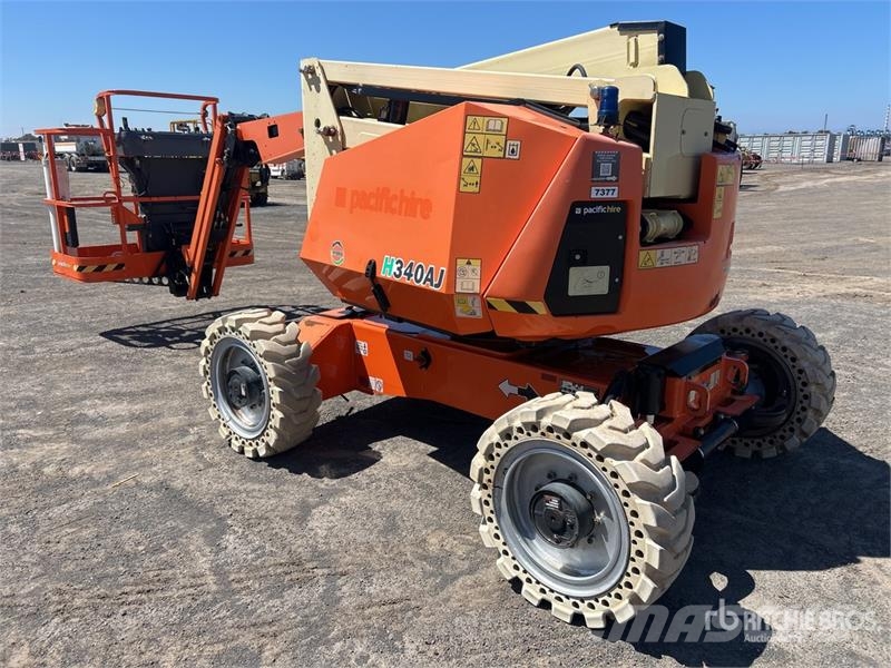 JLG H340AJ 4WD Diesel Articulating Boom Lift Колінчаті підйомники