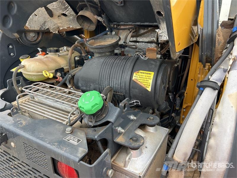 John Deere 331G Minicarregadeiras