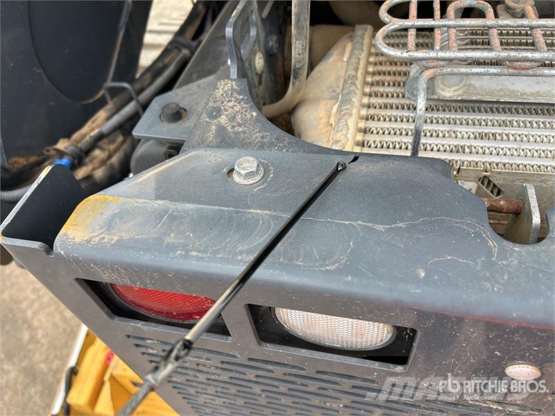 John Deere 331G Minicarregadeiras