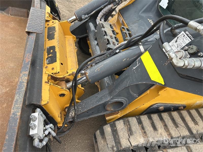 John Deere 331G Minicarregadeiras