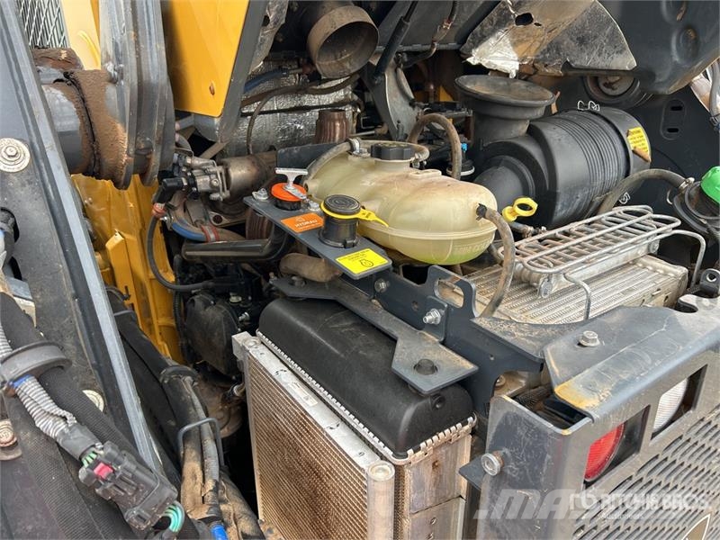 John Deere 331G Minicarregadeiras
