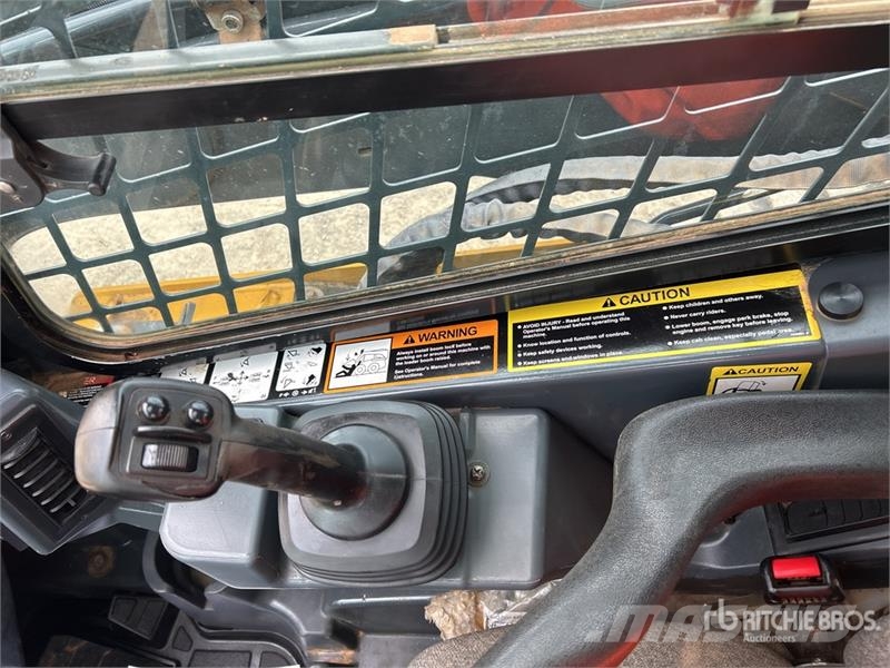 John Deere 331G Minicarregadeiras