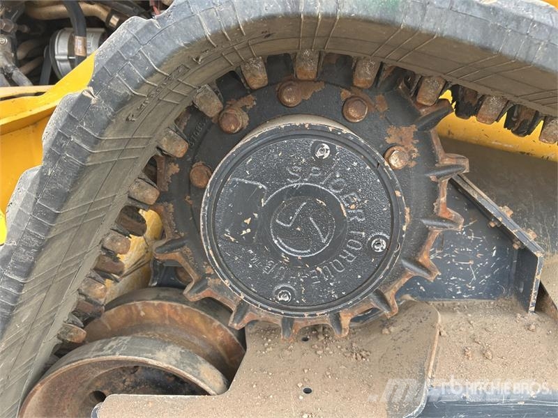 John Deere 331G Minicarregadeiras
