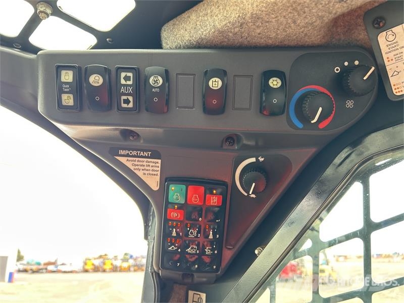 John Deere 331G Minicarregadeiras
