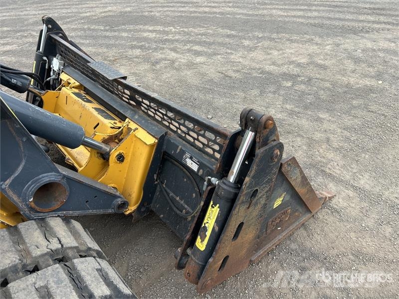 John Deere 331G Minicarregadeiras