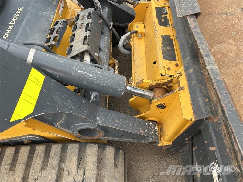 John Deere 331G Minicarregadeiras