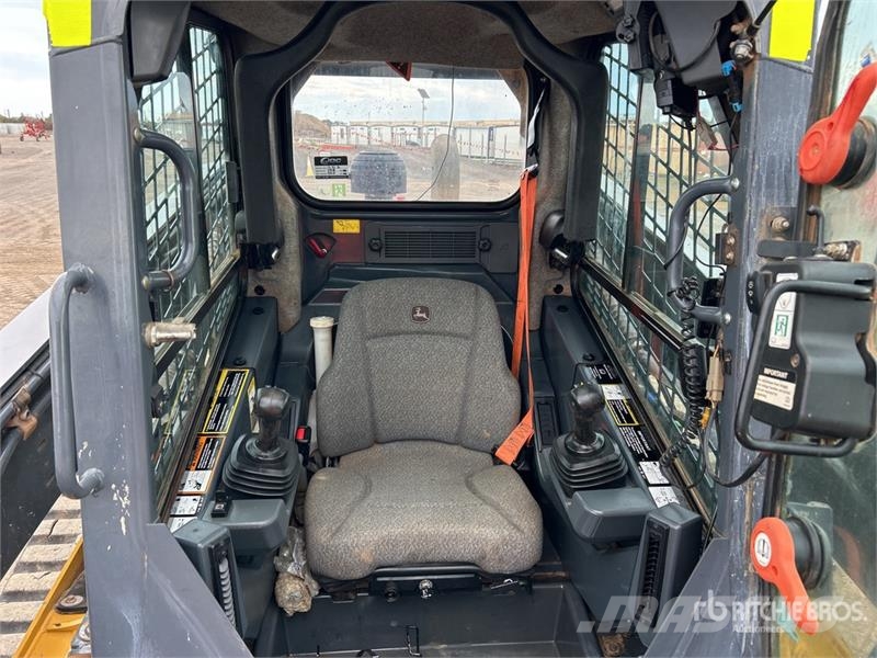 John Deere 331G Minicarregadeiras
