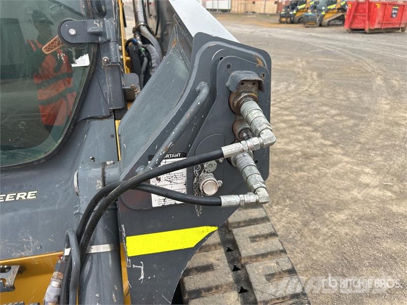 John Deere 331G Minicarregadeiras