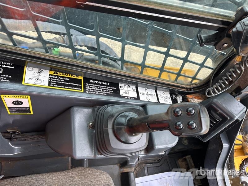John Deere 331G Minicarregadeiras