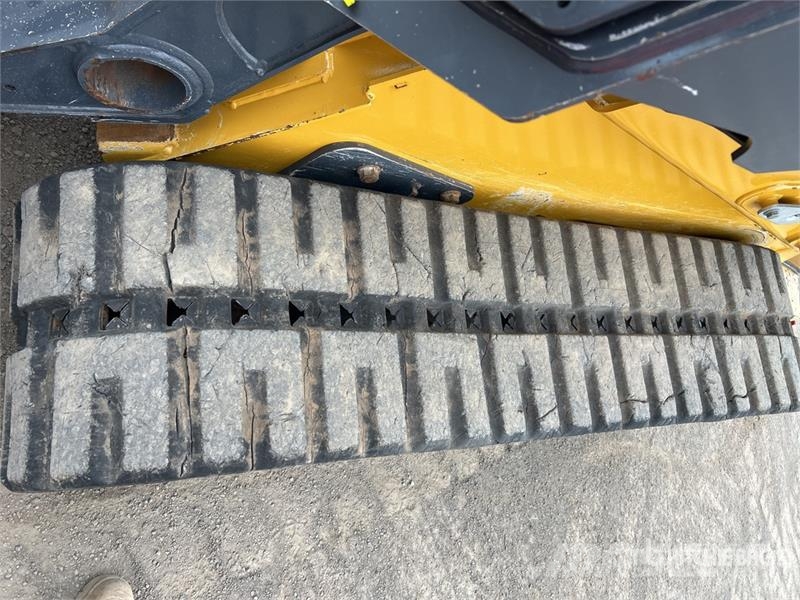 John Deere 331G Minicarregadeiras