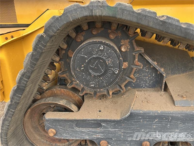 John Deere 331G Minicarregadeiras