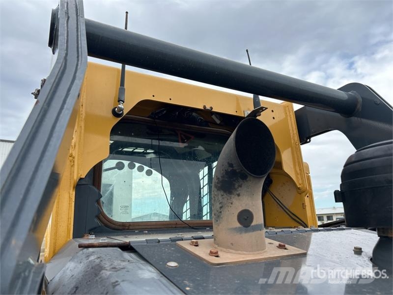John Deere 331G Minicarregadeiras