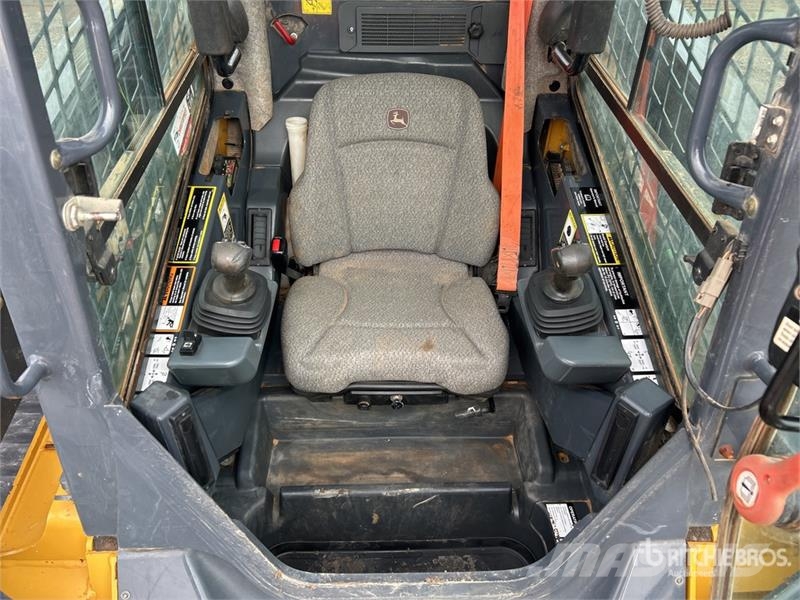 John Deere 333G Minicarregadeiras
