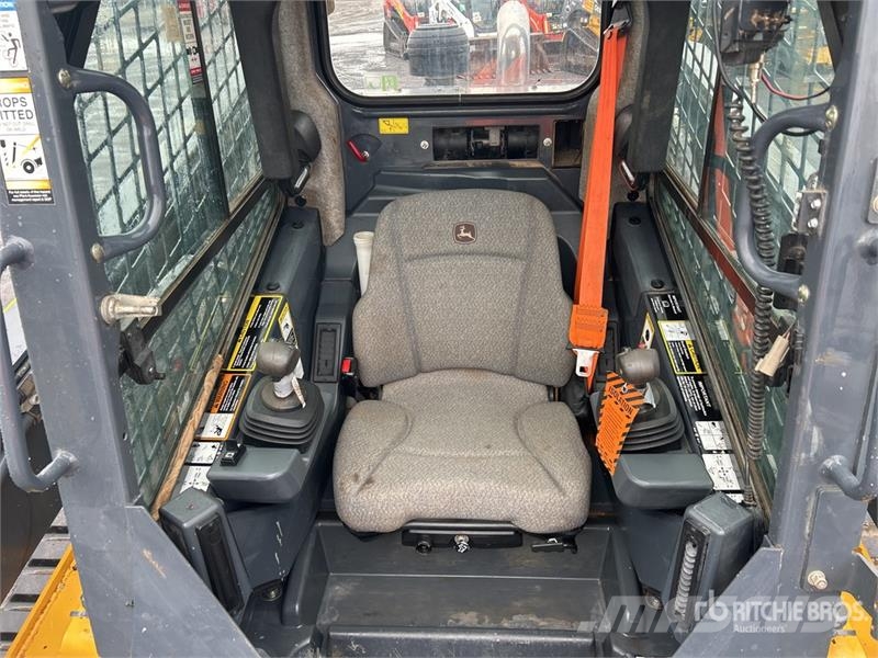 John Deere 333G Minicarregadeiras