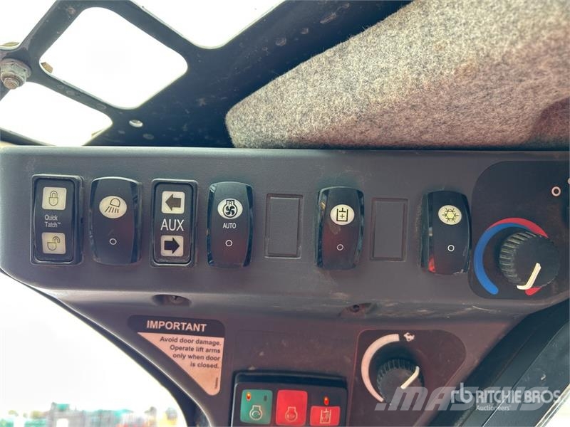 John Deere 333G Minicarregadeiras