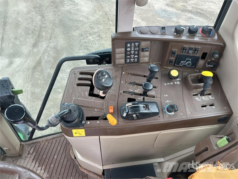 John Deere 6220 拖拉机/农用车