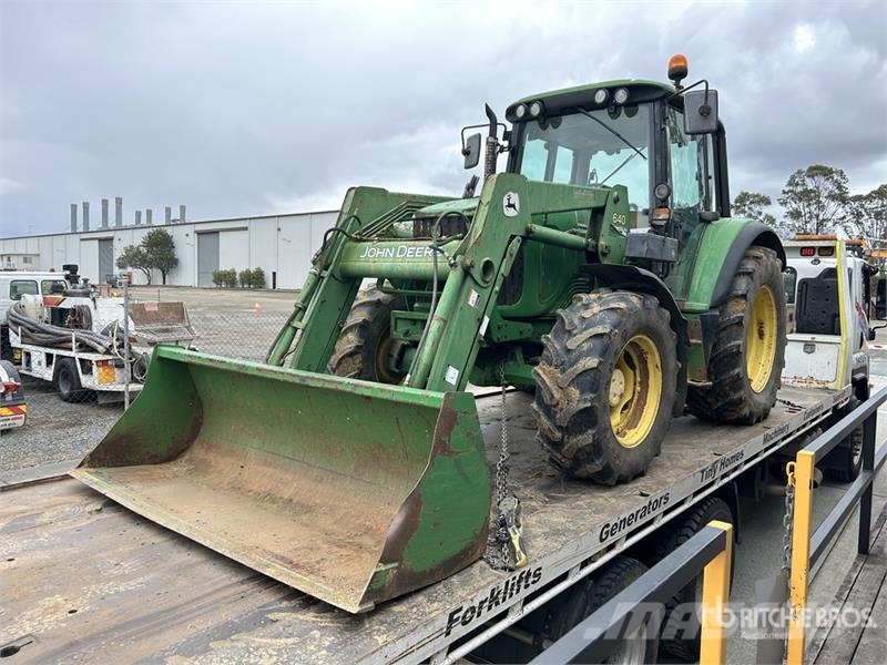 John Deere 640 4WD Tractor الجرارات