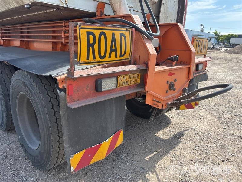  John Shephard 9.5 m Tri/A Side Dump Trailer مقطورات قلابة