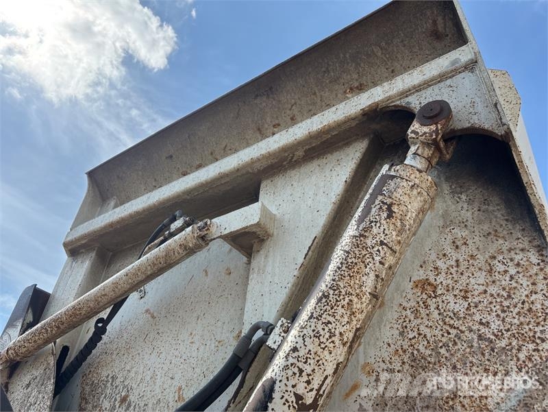  John Shephard 9.5 m Tri/A Side Dump Trailer مقطورات قلابة